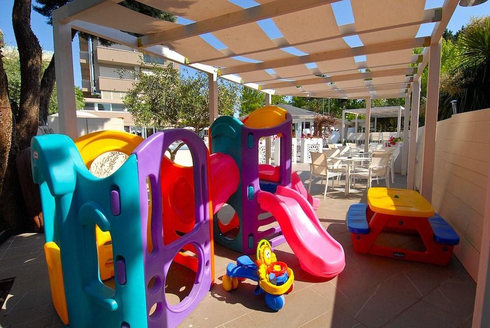 Hotel Pacific Cattolica Esterno foto